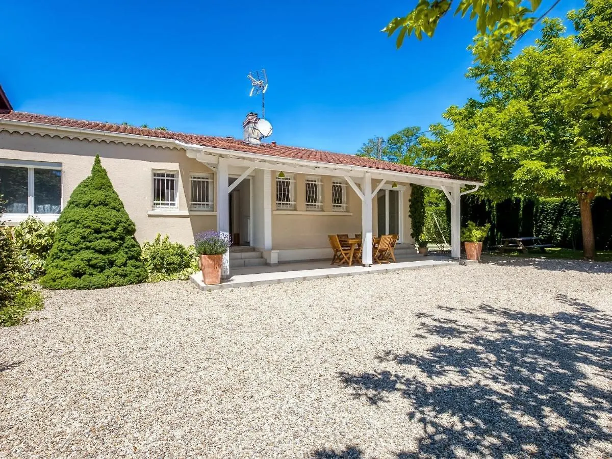 Modern Holiday Home With Pool Barry-d'Islemade