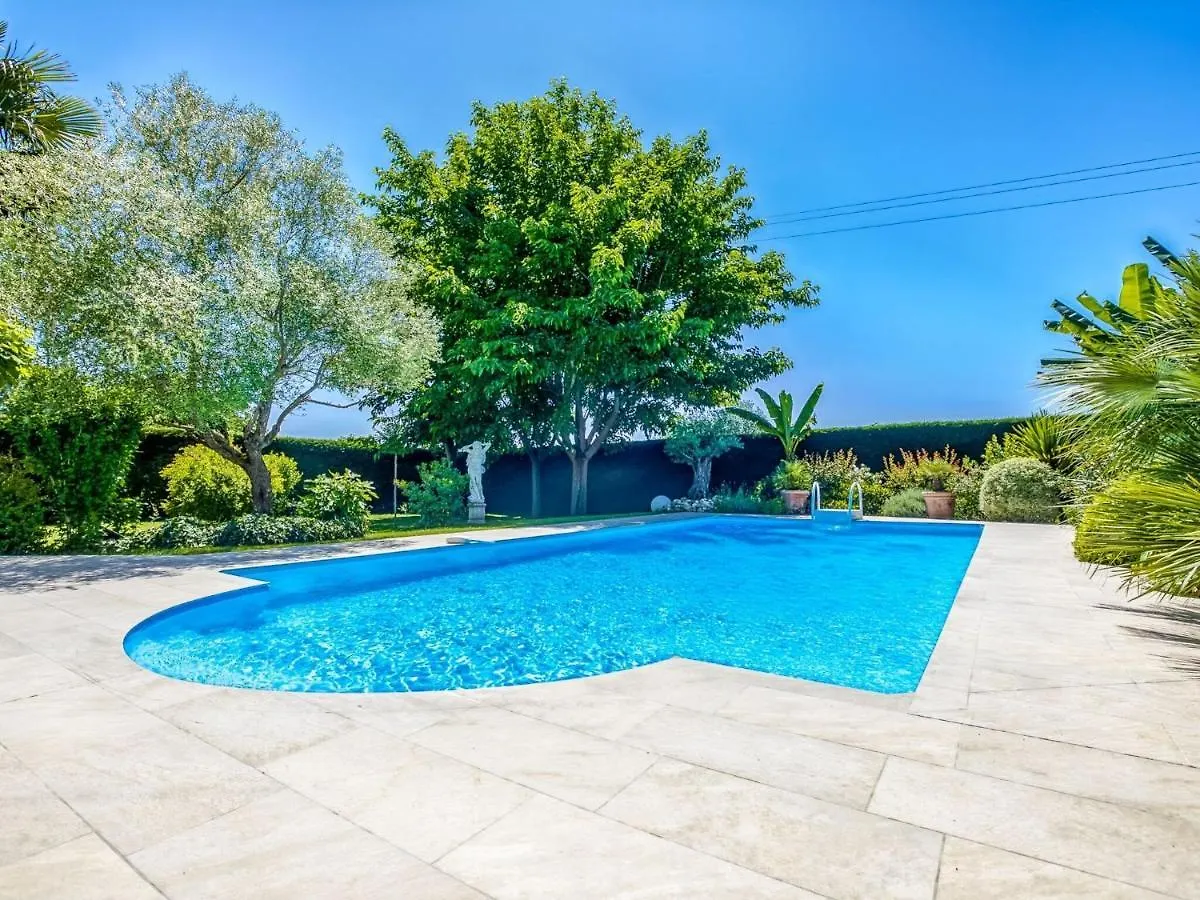 Modern Holiday Home With Pool Barry-d'Islemade